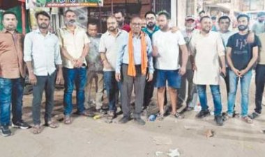 तोखन के केन्द्रीय राज्यमंत्री बनने पर जश्न, आातिशबाजी और मिठाई बांटी