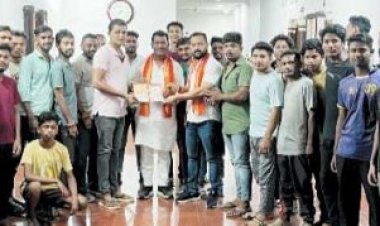 शपथ ग्रहण समारोह में पहुँचे विधायक