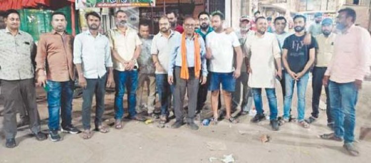 तोखन के केन्द्रीय राज्यमंत्री बनने पर जश्न, आातिशबाजी और मिठाई बांटी