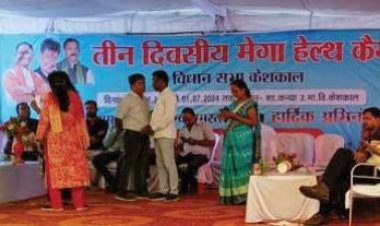 स्वास्थ्य शिविर में दी कानूनी जानकारी