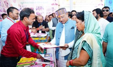 मुख्यमंत्री विष्णु देव साय ने पाठ्य पुस्तक निगम द्वारा प्रकाशित पुस्तकों का अवलोकन किया