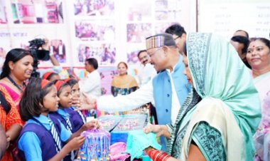 बच्चों की मोहक मुस्कान का जादू....