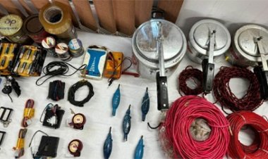 पुलिस को मिली बड़ी सफलता, भारी मात्रा में तबाही का सामान बरामद