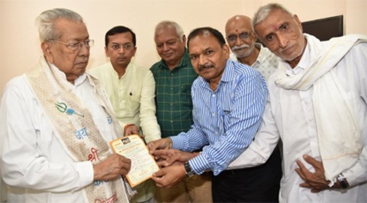 राज्यपाल हरिचंदन से श्री जगन्नाथ मंदिर ट्रस्ट धमतरी के पदाधिकारियों ने सौजन्य भेंट की