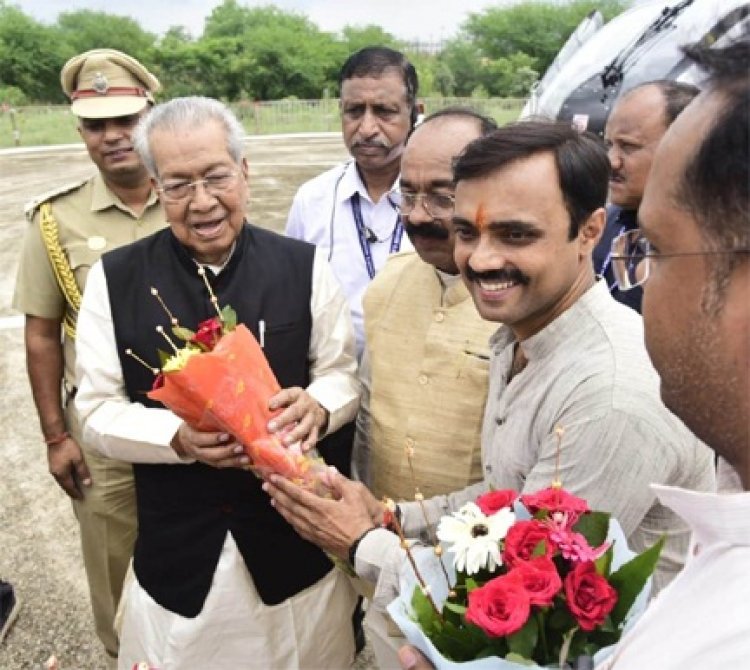 राज्यपाल श्री विश्वभूषण हरिचंदन का हेलीपैड पर स्वागत