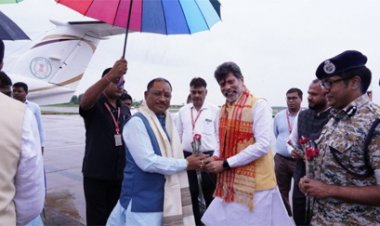 मुख्यमंत्री विष्णुदेव साय का एयरपोर्ट में किया गया आत्मीय स्वागत