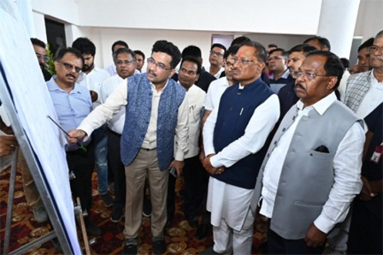 मुख्यमंत्री विष्णु देव साय नवा रायपुर में बन रहे शहीद वीर नारायण सिंह संग्रहालय के निरीक्षण के लिए पहुंचे