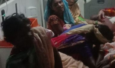 पिकअप पलटने से 10 लोग घायल:दशगात्र से वापसी के दौरान हुआ हादसा