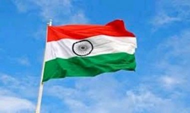 राज्यपाल को ध्वज दिवस पर लगाए गए ध्वज