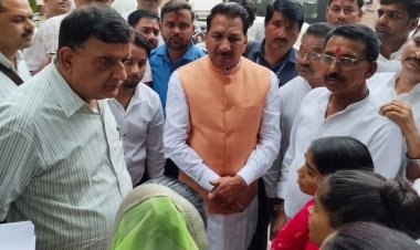 दतिया में प्रभारी मंत्री का दौरा:किला चौक पर मुख्यमंत्री के वर्चुअल कार्यक्रम में भाग लिया, रर में जान गवां चुके पीड़ित परिवार से मिले