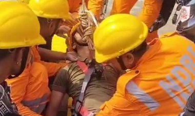 रोपवे ट्राली में फंसे दो लोगों को सुरक्षित निकाला:नवरात्र के चलते एनडीआरएफ और एसडीआरएफ टीम ने की मॉकड्रिल