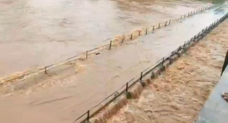 भारी बारिश से नदी-नाले उफान पर