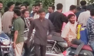 7 वर्षीय बालिका को कार ने कुचला, मौके पर मौत:दीपावली पर पापा-मम्मी के साथ आम के पत्ते बेचने बाजार आई थी