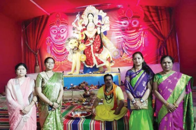 पुरी के जगन्नाथ मंदिर के रूप में सजा दुर्गा माता का पंडाल