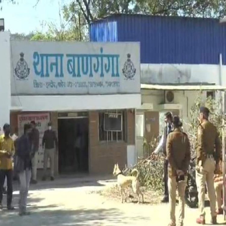 इंदौर में बीच सड़क पर युवती से मारपीट:एमपी ऑनलाइन शॉप में की तोड़फोड़; युवक समेत दो पर केस