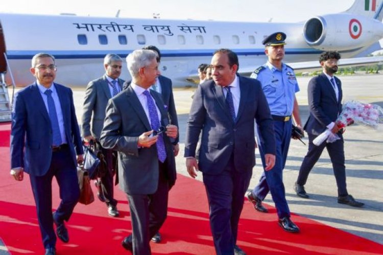 विदेश मंत्री जयशंकर और पाकिस्तान के प्रधानमंत्री शहबाज शरीफ ने एक-दूसरे का अभिवादन किया