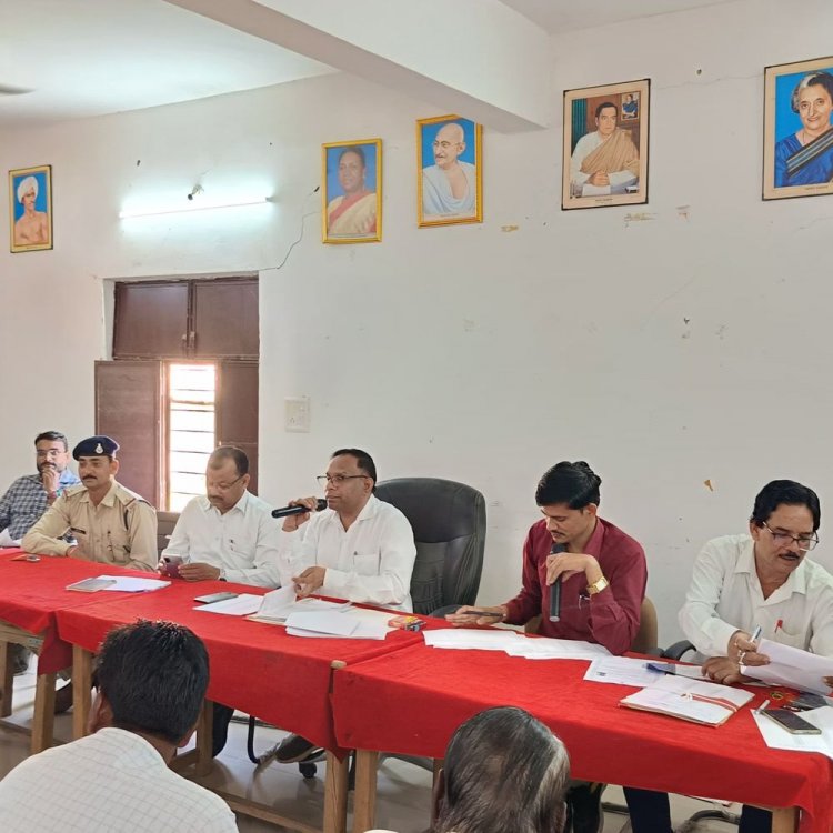 तहसील परिसर में हुई पटाखा दुकानों की नीलामी:40 व्यापारियों को आवंटित हुई दुकानें; राजस्व विभाग को हुई तीन लाख की आय