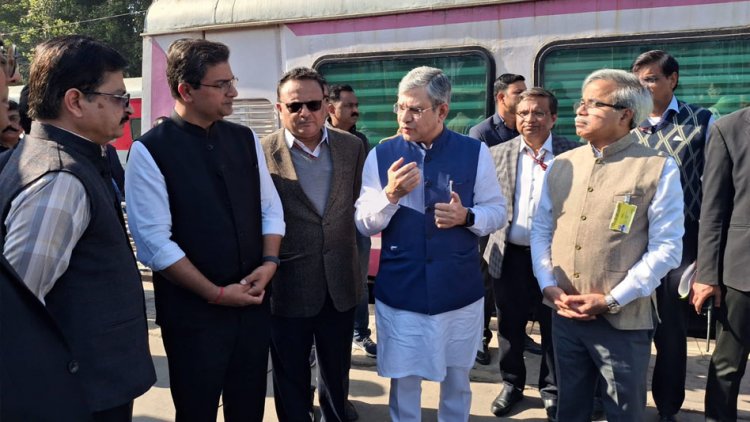 “हाई-टेक रेल-कम-रोड निरीक्षण वाहन और अत्याधुनिक रेलवे ट्रैक हेल्थ मैनेजमेंट सिस्टम से भारत में सुरक्षित हो रही रेल यात्रा”: रेल मंत्री