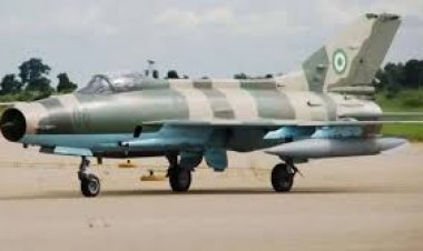 नाइजीरियाई सेना ने ‘ग़लती’ से एयर स्ट्राइक में 16 नागरिकों को मारा