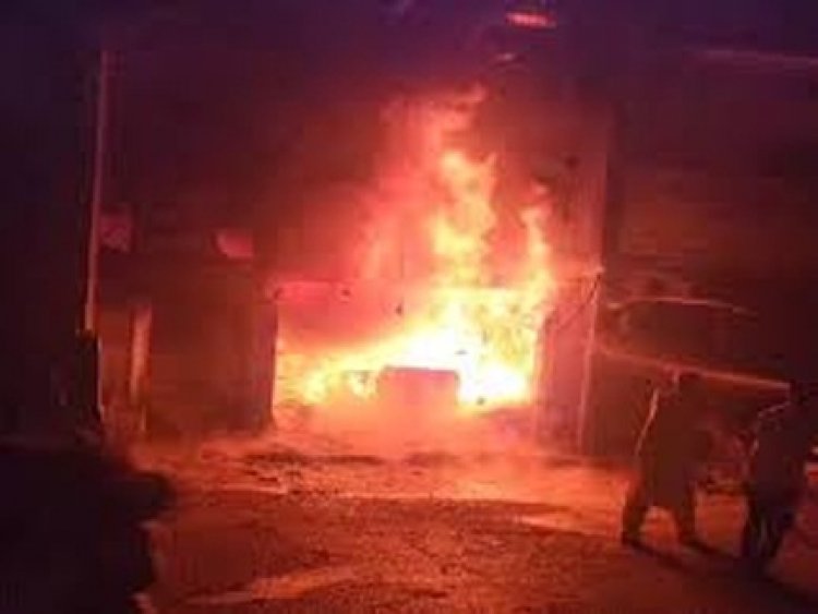 रायपुर में कपड़ा दुकान पर भड़की आग