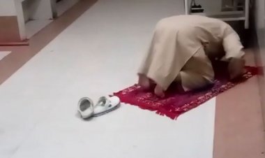 जिला अस्पताल में नमाज पढ़ने का VIDEO:जमीन पर दरी बिछाकर पढ़ी नमाज, हिंदू संगठनों ने किया विरोध