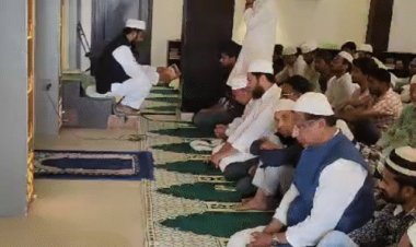 लखनऊ में अदा की गई जुमे की नमाज:बदले हुए वक्त पर हुई नमाज, शिया और सुन्नी उलेमाओं ने एडवाइजरी जारी की थी