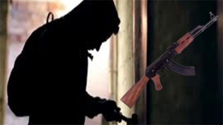 कांस्टेबल के घर से AK-47 और 90 कारतूस के साथ सोने-चांदी के जेवर हुए चोरी