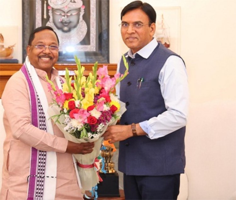 मंत्री राम विचार नेताम ने केंद्रीय मंत्री डॉ. मंडाविया से दिल्ली में की सौजन्य मुलाकात