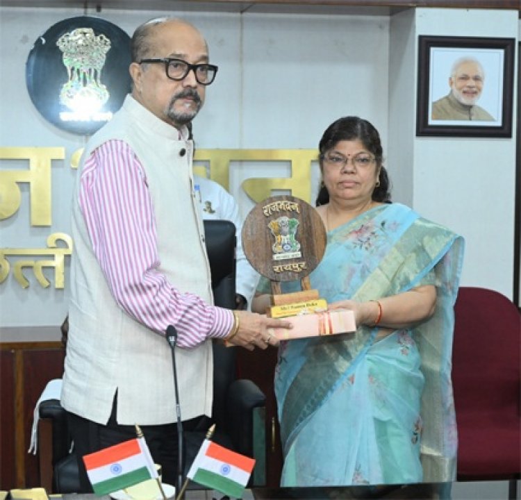 राजभवन के अधिकारियों को स्थानांतरण पर दी गई बिदाई