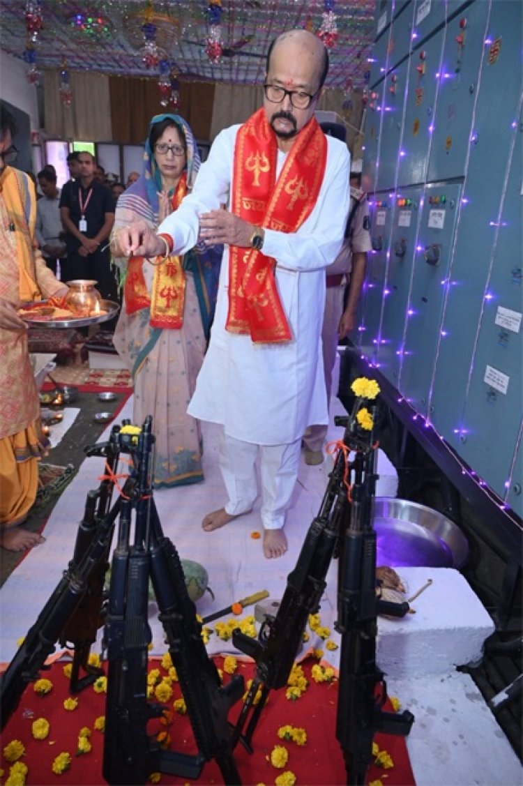 राज्यपाल डेका ने विजयादशमी के अवसर पर राजभवन में शस्त्र पूजन और हवन किया