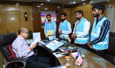 राज्यपाल डेका से फिल परमार्थ आश्रम के संस्थापक ने की भेंट