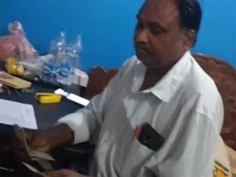 5000 रुपये की रिश्वत लेते हुए ड्रेसर का वीडियो हुआ उजागर