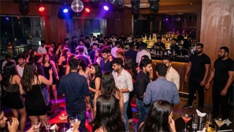 रायपुर के बार-क्लब में नियमों की अवहेलना, प्रशासन ने केवल एक चीज पर लगाई रोक