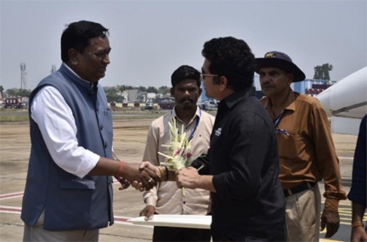 भारत रत्न सचिन तेंदुलकर का एयरपोर्ट में आत्मीय स्वागत