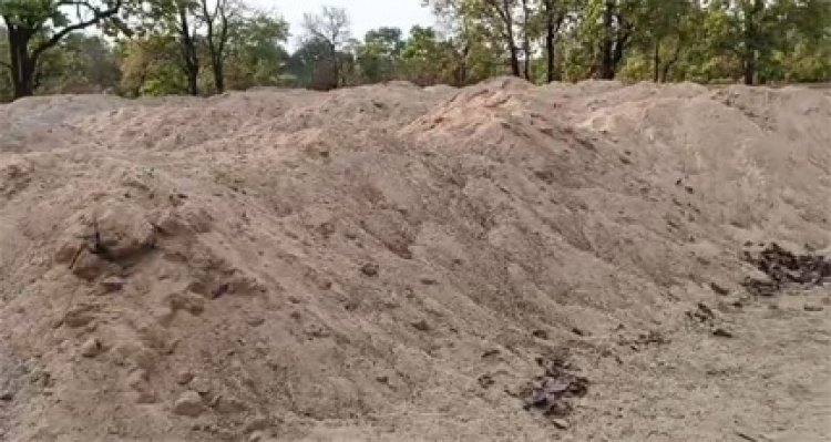 50 ट्रिप अवैध रेत जब्त